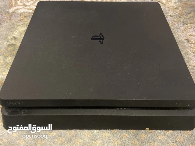 Play station 4 slim مكان الشراء من الإمارات شبه جديدة استعمال 9اشهر فقط +2 إيدين اصليين +cd Fc24
