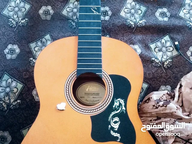 للبيع جيتار كلاسيك بحاله ممتازه مطلوب فيه 20 دينار....