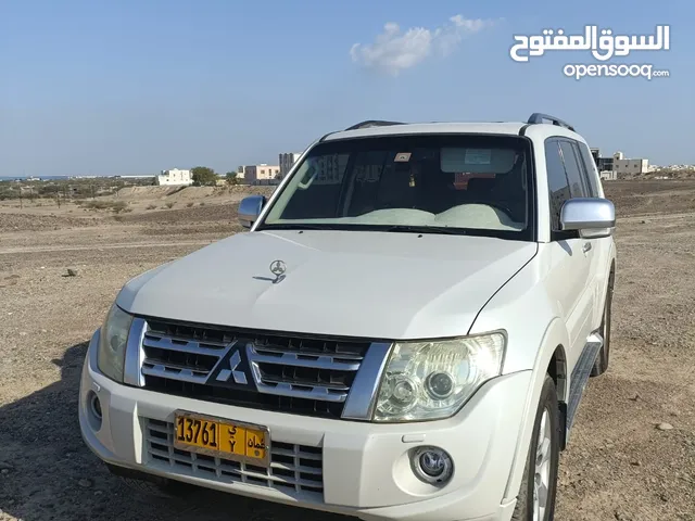 Pajero Sport Rockford Edition 2012 3,5 L White, New Tyre Dunlop