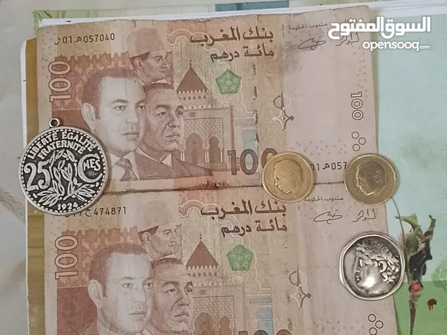 بيع عملات ورقية و معدنية قديمة تعود لثلاث ملوك