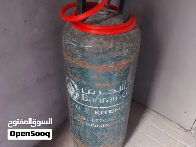 للبيع: أسطوانة غاز البحرين متوسطة الحجم مع منظم أوتوماتيكي معبأة بالكامل من الشركة