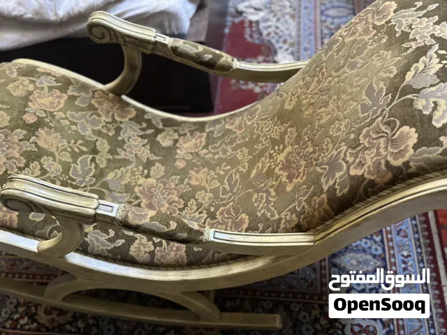 كرسي انتيكا  هزاز خشبي بتصميم أنيق وفخم خشب زان