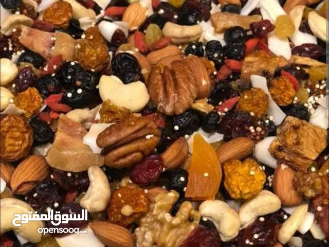 مكسرات وفواكهة مجففة استوائية