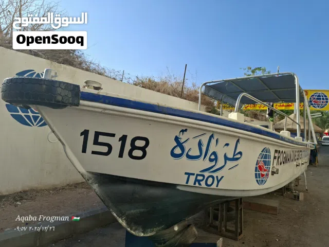 قارب فايبر الطول 35 feet مستعمل بحالة جيدة جدأ