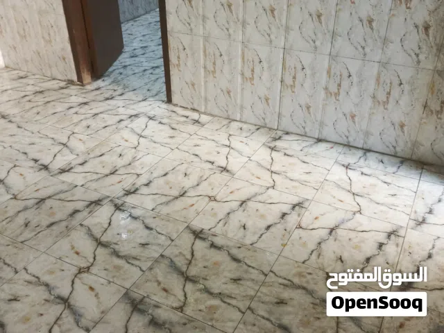 غرفتين نوم ومطبخ وحمام وكراج خزان مياه وسخان المطيحه قرب سيد عدنان مقابل مدارس الهدف الايجار الشهري