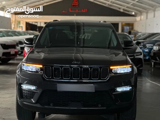 نوع السيارة: Jeep Grand Cherokee سنة الصنع : 2023 فئة السيارة : 1/1 4Xe كهرباء وهايبرد وبانزين