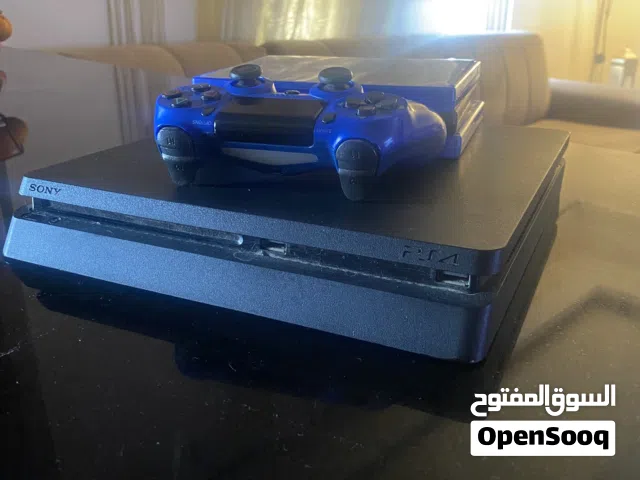 بلايستيشن 4 للبيع بسعر حرق قابل للتفاوض  +ثلاثة cd