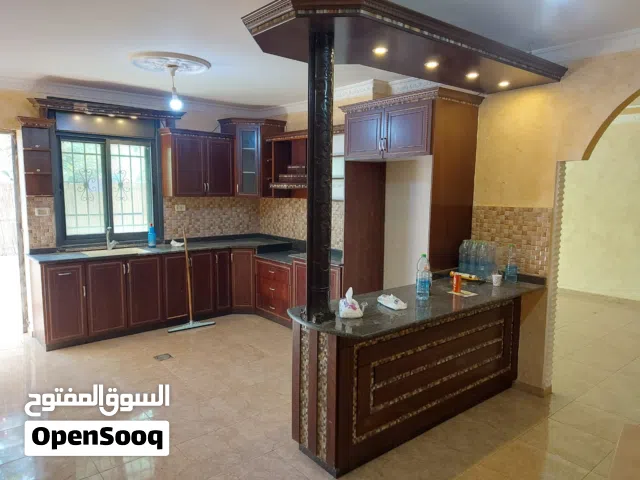 الارىسال للايجار  شقه فارغه خلف مفروشات الرونق قرب فندق بست ايسترن