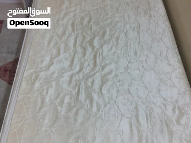 سرير بالماترس + سجادة : ب10 دينار