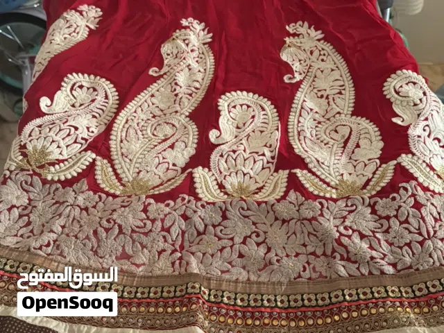 ملابس هندية جديدة وغير مخيطة للبيع