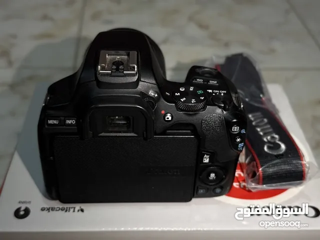 للبيع كاميرا Canon 250D شبه جديدة مع جميع معداتها