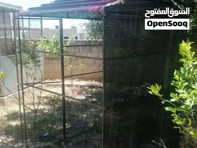 قفص للبيع .