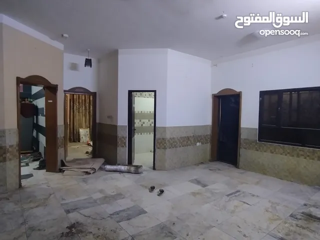 200 m2 4 Bedrooms Villa for Rent in Basra Manawi Lajim