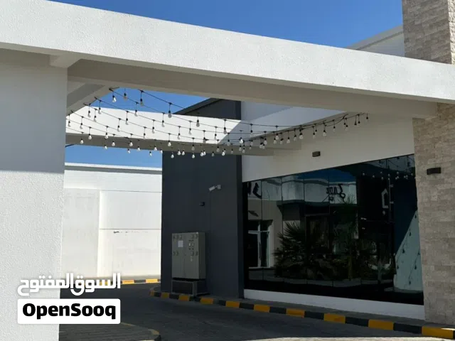 فرصة استثمارية قوية ـ Drive Through  للايجار مقابل شارع الرئيسي