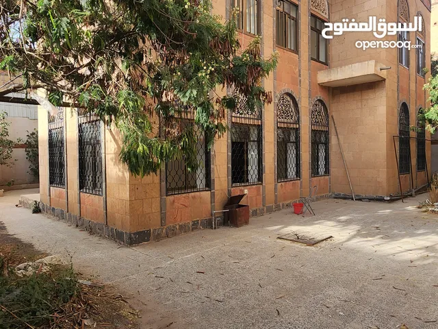 1000 m2 More than 6 bedrooms Villa for Rent in Sana'a Asr