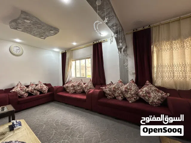 طقمين كنب وطاولة سفرة