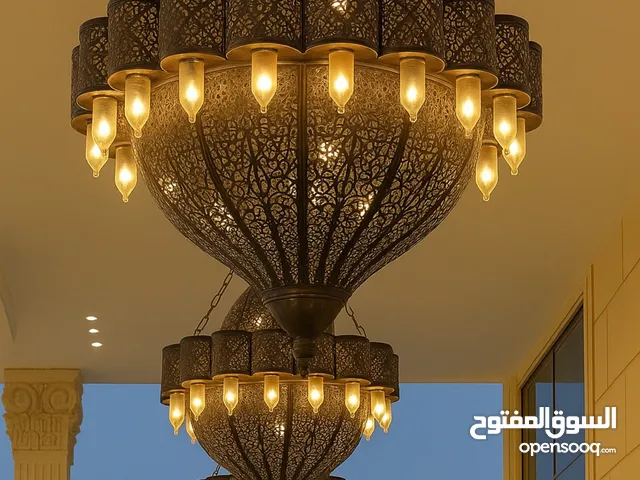 ثريا فخمة جداً نحاس خالص بتصميم فاخر ومقاسات كبيرة مناسبة للقصور والمجالس – جديدة ولم تُستخدم