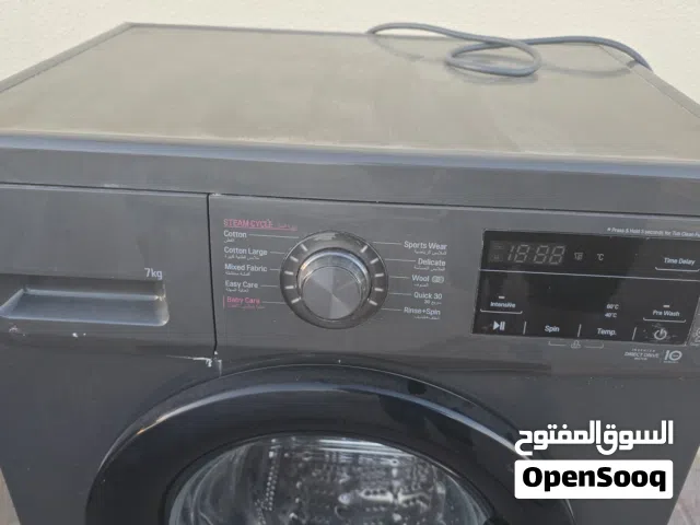 غسالة LG  بحالة ممتازة 7 كيلو لا يوجد فيها عيوب او مشاكل استخدام عائلة للبيع بسبب السفر
