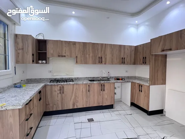 200 m2 4 Bedrooms Townhouse for Rent in Tripoli Al-Bivio