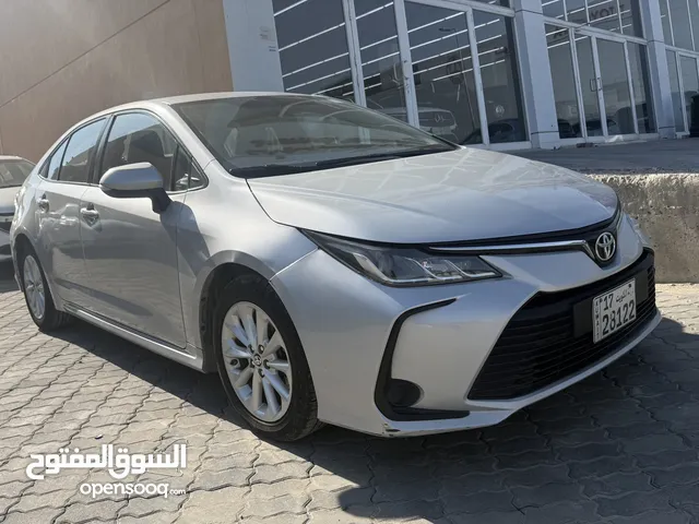 Sedan Toyota in Hawally