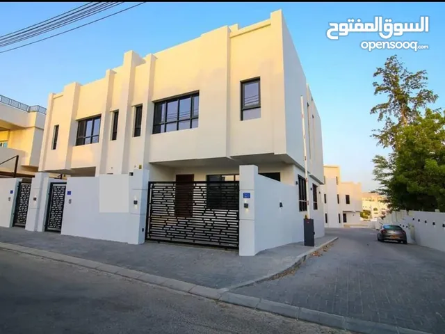 311m2 4 Bedrooms Villa for Sale in Muscat Qurm