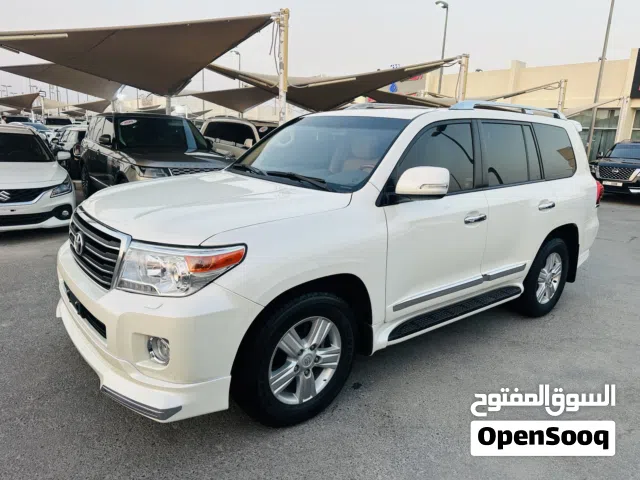 تويوتا لاند كروزر GXR V8 خليجي 2015 رقم واحد فول مواصفات سيارة نظيفه جدا