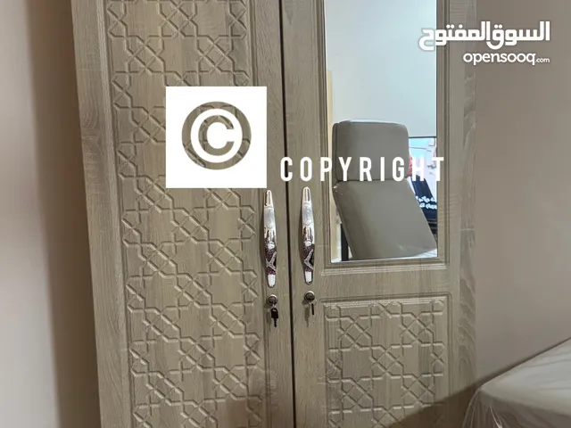 ثلاثةُ خزائن غیر مُستَخدَمة