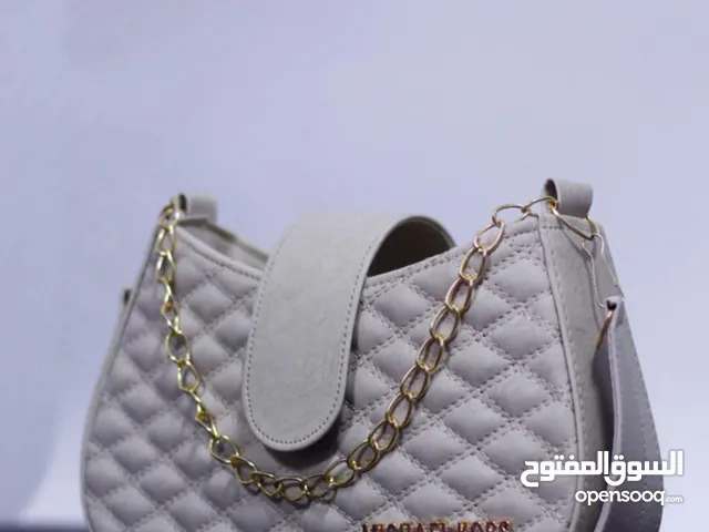 ماركت مايكل كورس.LV.شانيل