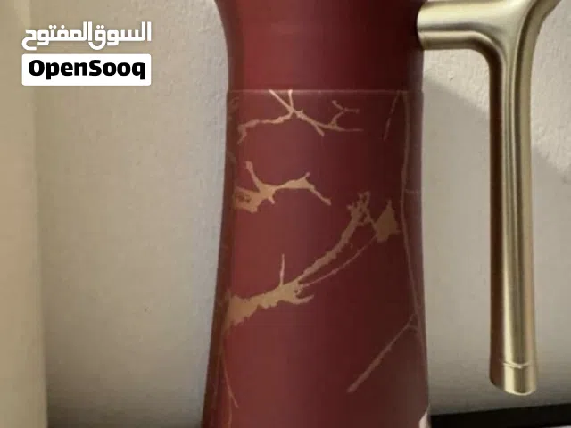 دلة شاي او القهوة ومخدات