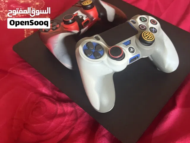 بلاستيشن 4 سليم مهكر 1 تيرا للبيع بسعر 900 ر.س محمل 14 لعبة مع يدين بعد الوكاله
