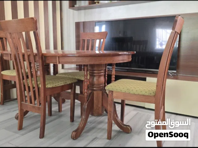 طاولة سفرة خشب شكل بيضاوي خشب ثقيل مع 4 كراسي للبيع المستعجل بسعر حرق للبيع في عمان / طبربور