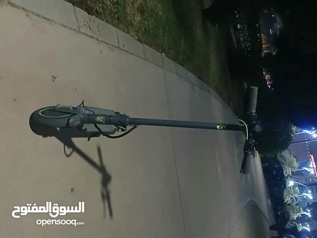 اسكوتر شاومي m365 pro استعمال خفيف جدا مناسب لعمر 10-15 سنه سرعه 60 كيلو مسافه الاسكوتر 43 كيلو