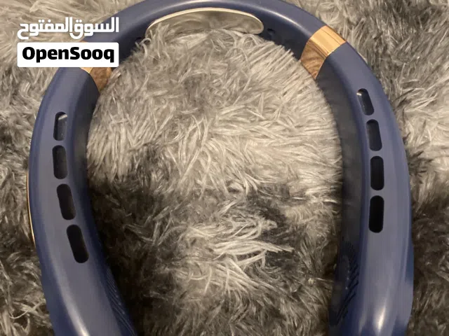 مروحه بشكل سماعه مريحه وقويه بالون الكحلي والذهبي