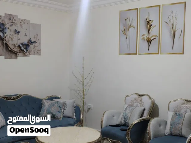 شقة مميزة للبيع في حي عدن (5 غرف وحدة ماستر)