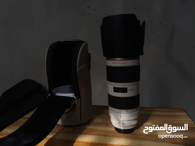 عدسة كانون احترافية من 70 إلى 200 السعر المطلوب 1000 دولار