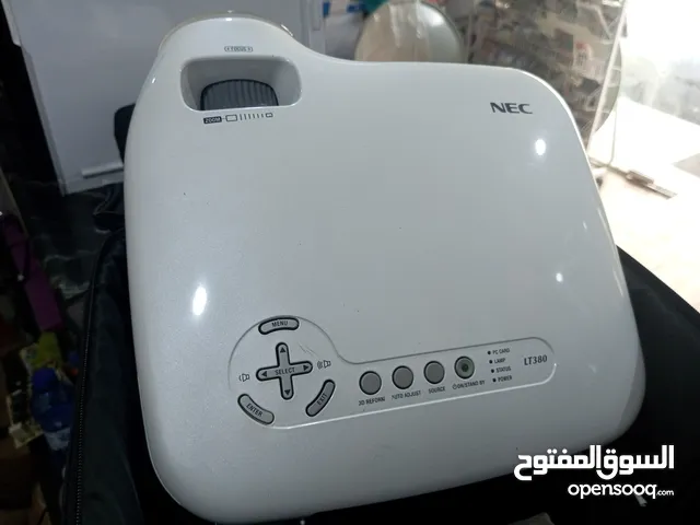 بروجكترات شبه جدد الواحد
