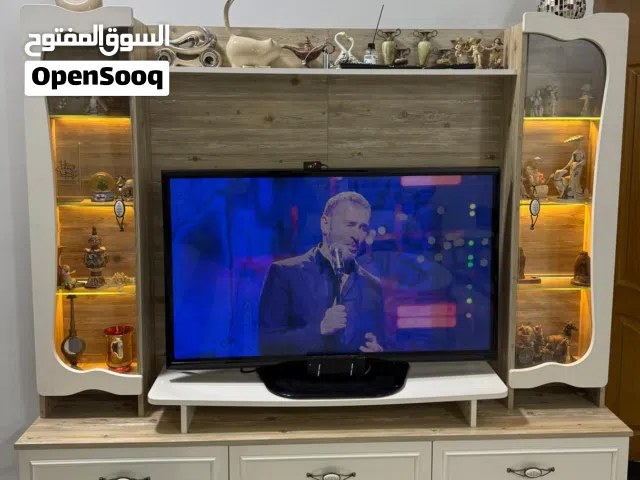 بوفية تلفزيون وتحفيات