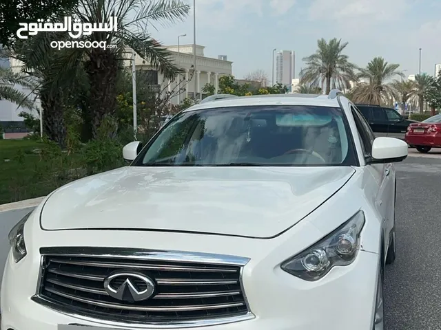 Used Infiniti Q70 in Hawally