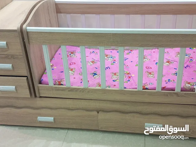 تخت اطفال تركي مستعمل نظيف للبيع طوله 160سم وعرض 65سم متواجد في عمان طبربور وضواحيها