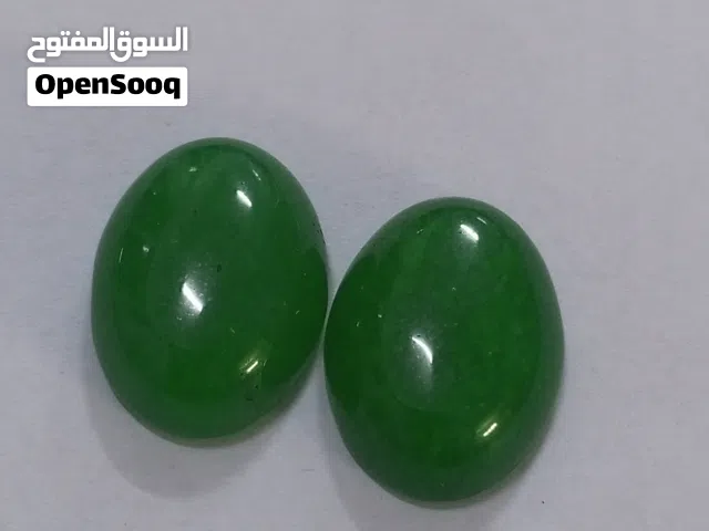 حجر جاد بورمي لون أخضر امبراطوري