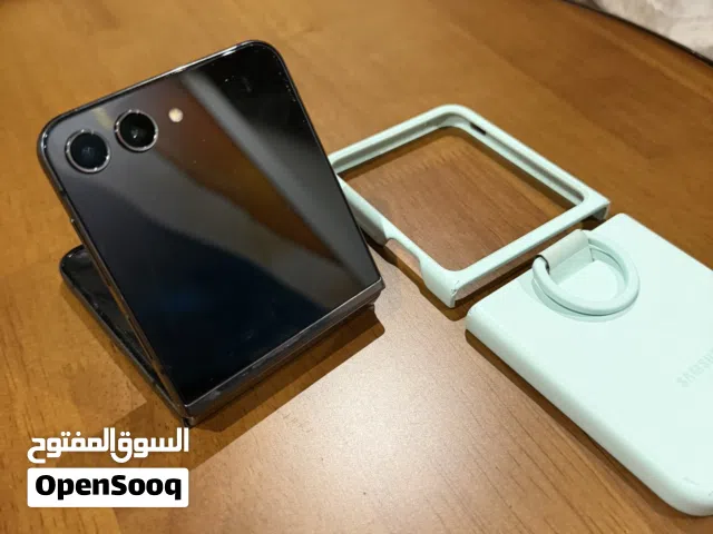 Samsung ZFLIP 5 + original Samsung case