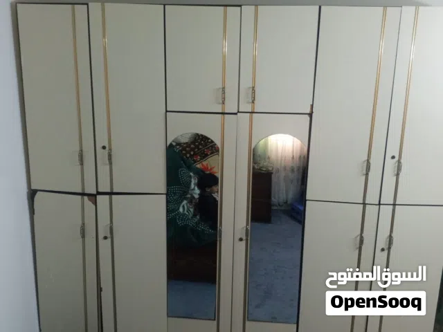 خزانة ملابس كبيرة للبيع بحالة ممتازه