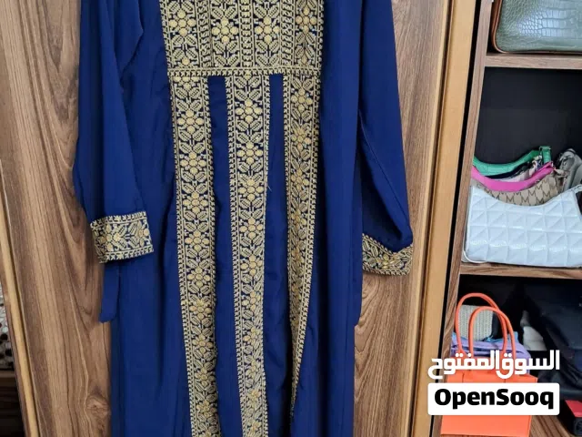 عبي جداد سايزات 52 و 56 والثوب سايز 2 جداد غير مستخدمين السعر 15د للقطعه والكل ع 30 د
