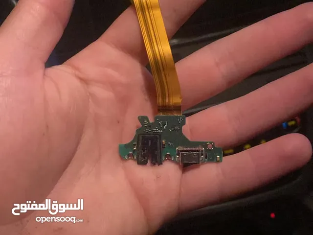 السلام عليكم ورحمت الله وباركاته يوجد قطع غيار هواوي لايتP30 شريط الشحن شريط الواصل سبيكره