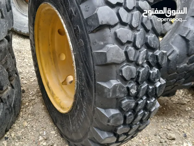 جرافات اطارات كوشوك مستعمل جي سي بي/ بوبكات/5. 23