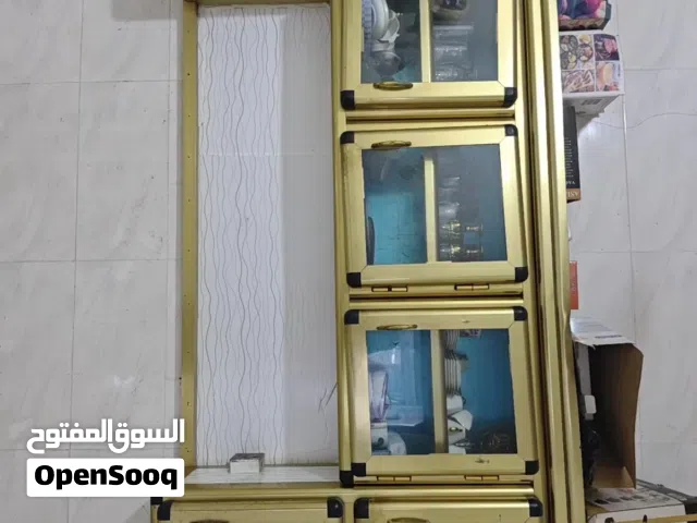 السلام عليكم عندي كاونتر رفوف مستعمل المنيوم ما متعوب ولا باي ضربه والسعر مالته 125 وبي مجال شويه