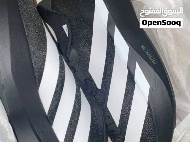 اديداس حذاء