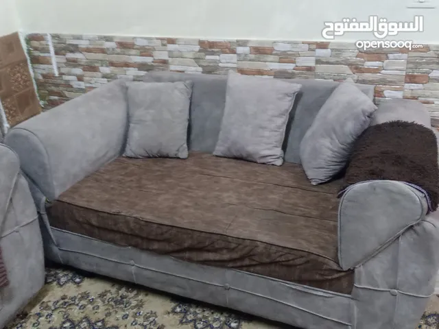 طقم كنب للبيع بحاله حيده 8مقاعد ظهر متحرك