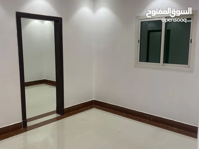 شقه في الرياض حي الياسمين في فيلا دور ثاني عداد كهرباء مستقل تتكون من 3 غرف نوم منه وحده ماستر وصاله