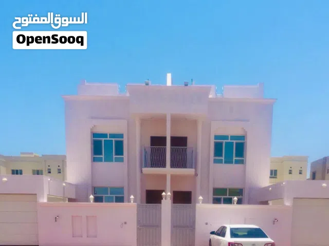 غرفة مع دورة مياه للموظفات في مرتفعات بوشر